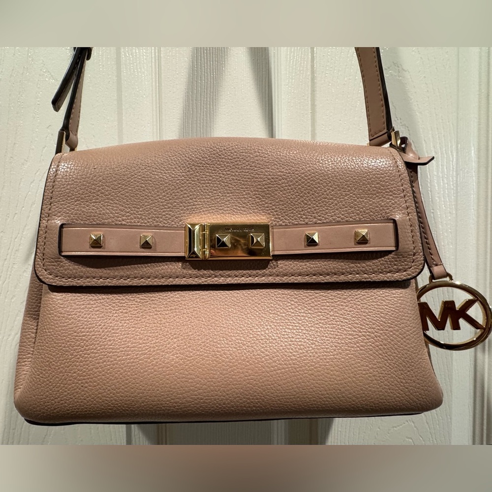 Michael Kors Addison Small Messenger bag in ballet pink pebbled leather